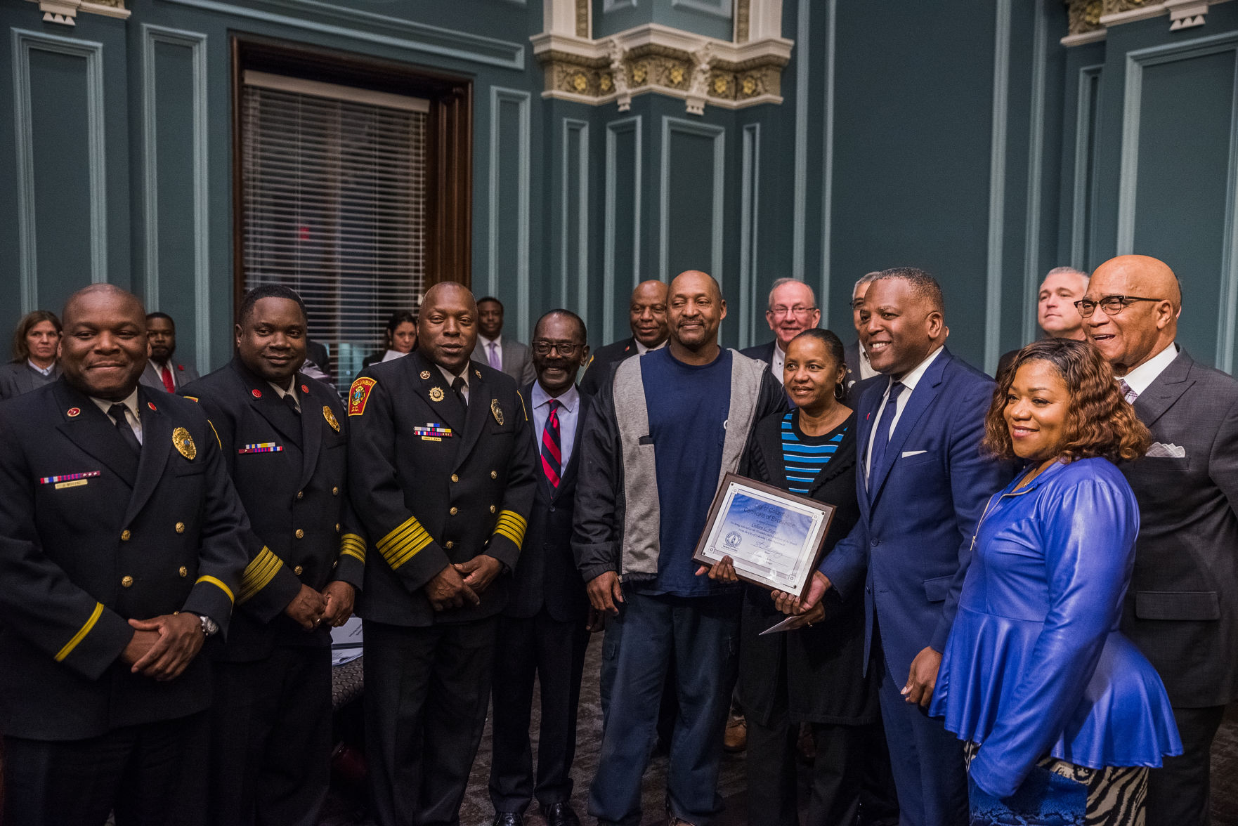 Columbia City Council presents award